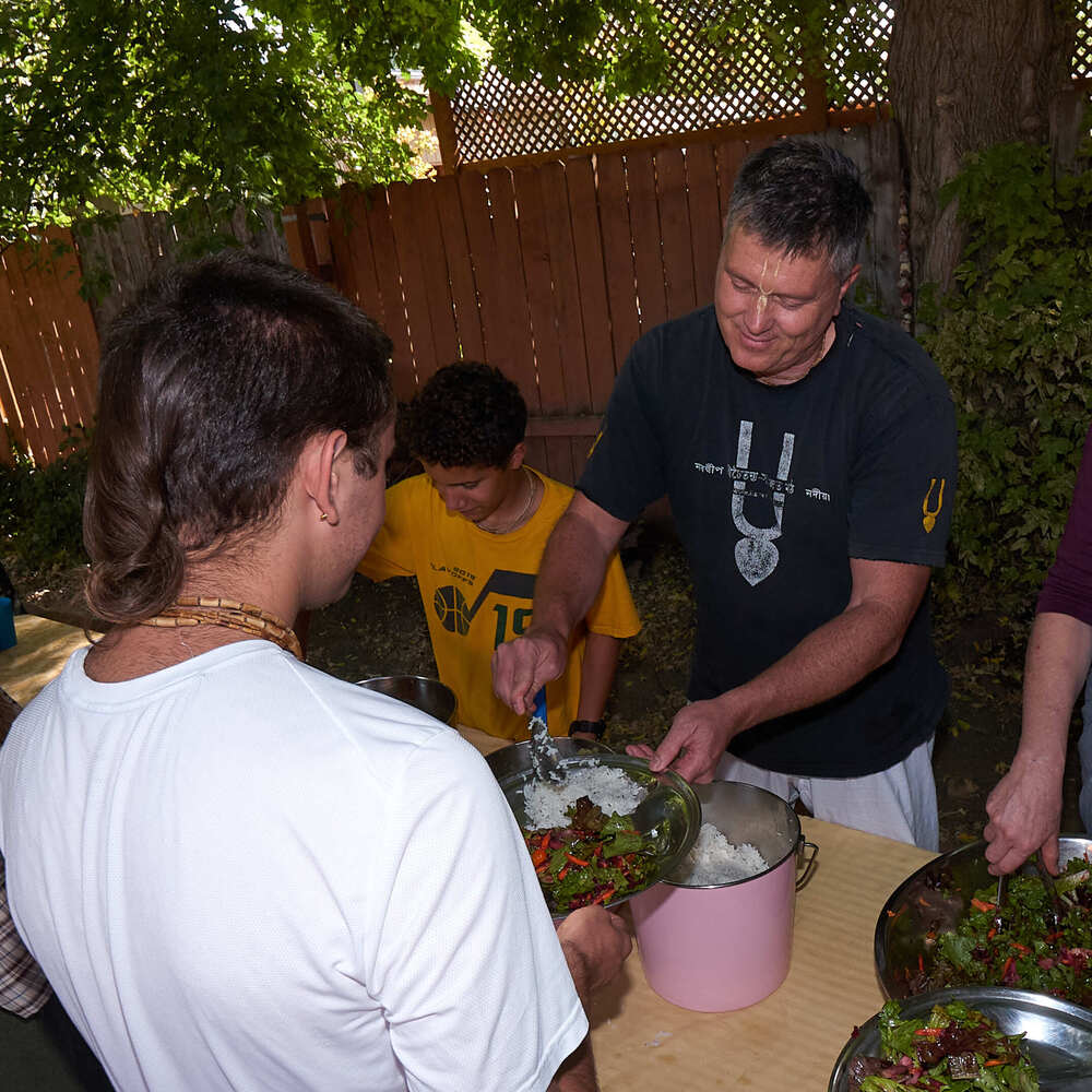 Prasad Serving SLC - Krsna Consciousness